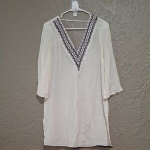 Kona Sol Cream V-Neck Tunic with Black Detailing Size M